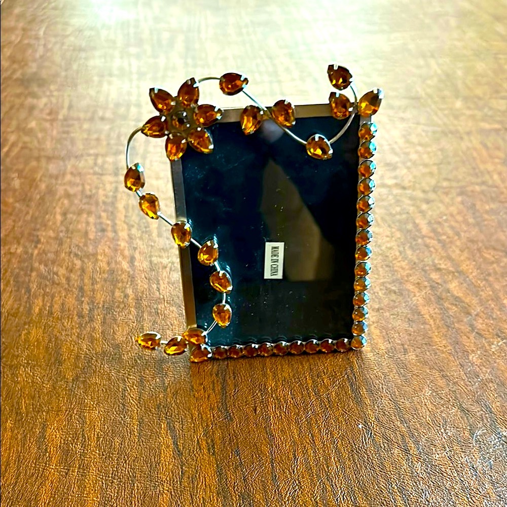 NEW🖼️ Elegant Gemstone Frame with Floral Design